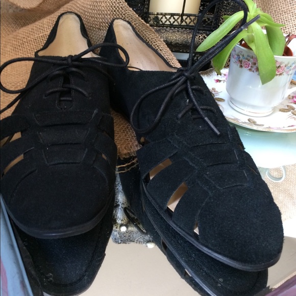 Isaac Mizrahi Shoes - NWOT Isaac Mizrahi LIVE Black Cutout Shoes